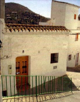 Outside the house available to rent in Torrox.