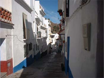 Calle Fe. The street where the village house to rent in Torrox is located